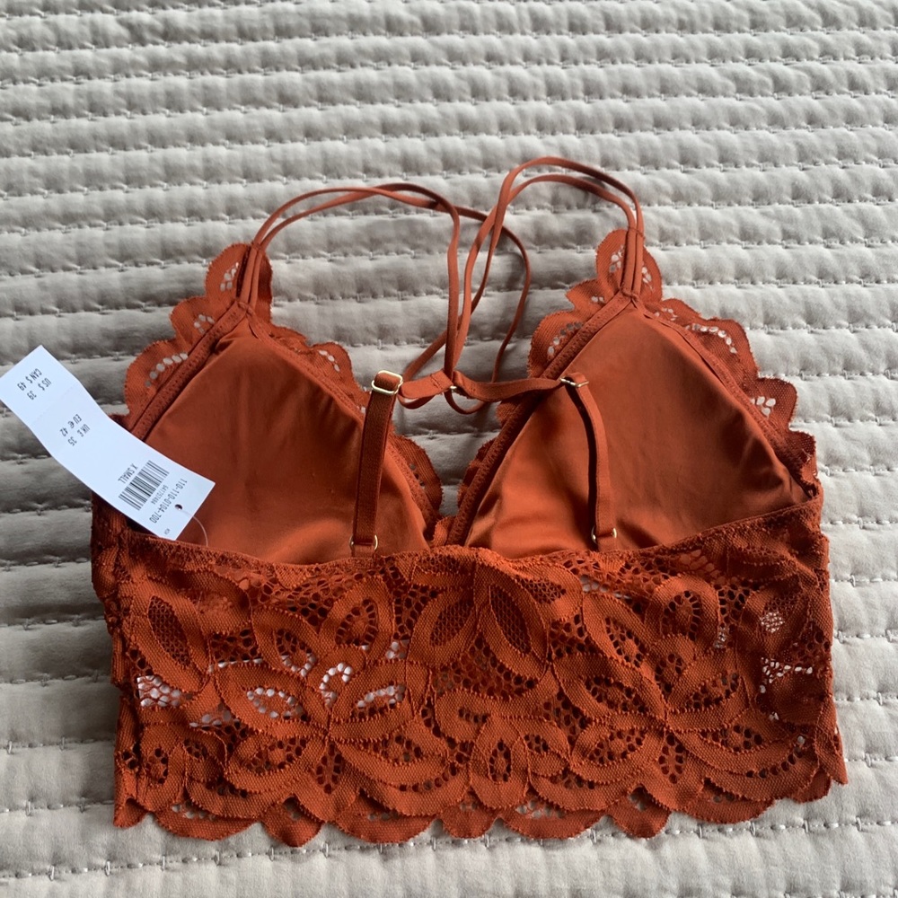 NWT crop lace tank